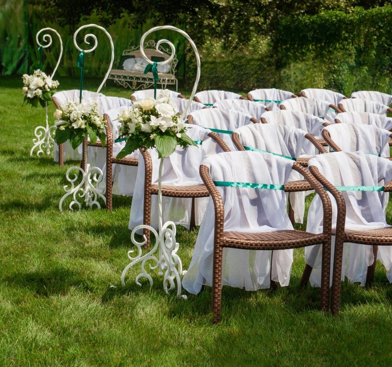 beautifully-decorated-wedding-reception-outdoors-2024-12-26-21-28-20-utc (1)